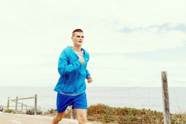 sağlıklı çalışan adam