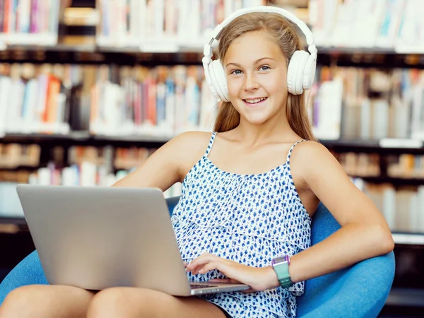 Browsing with music — Stock Photo, Image