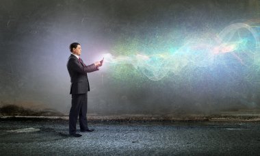 Tablet Bilgisayarlı İşadamı