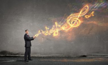 Tablet Bilgisayarlı İşadamı