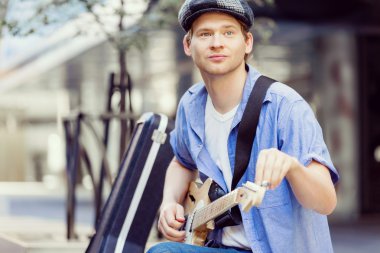 Gitar City ile genç müzisyen