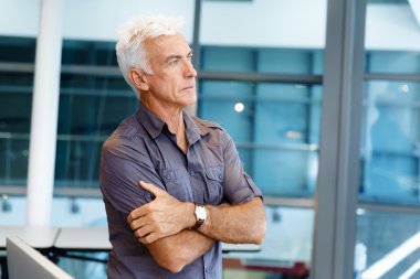 ofis yakışıklı işadamı