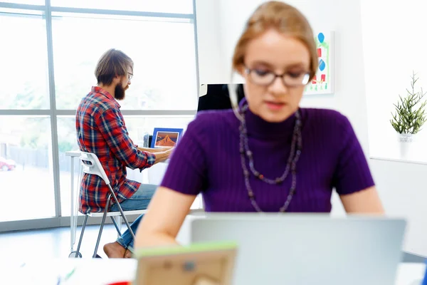 Mujer de negocios en la oficina — Foto de Stock