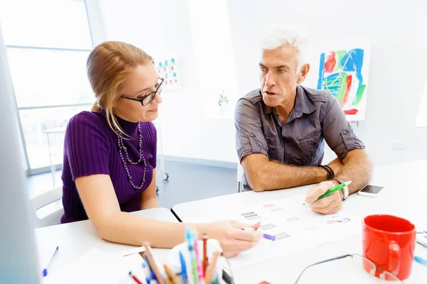 Collega's samen te werken — Stockfoto