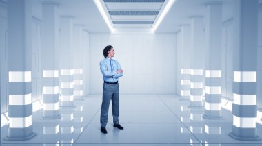 Adam fütüristik iç