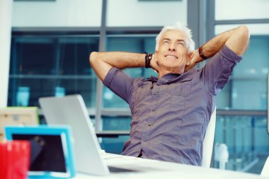 ofis yakışıklı işadamı