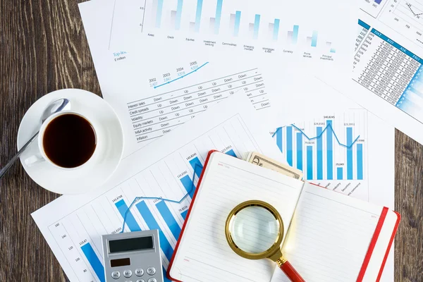 Financial charts and graphs on the table — Stock Photo, Image