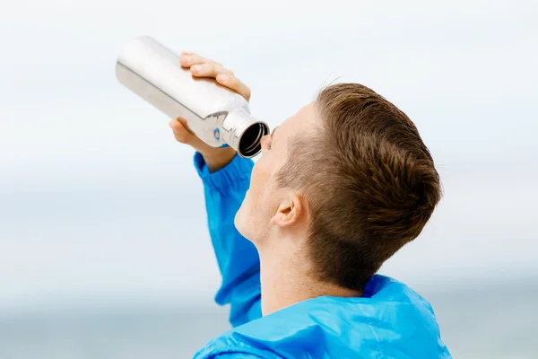 Man drinking from a sports bottle — Stock Photo, Image