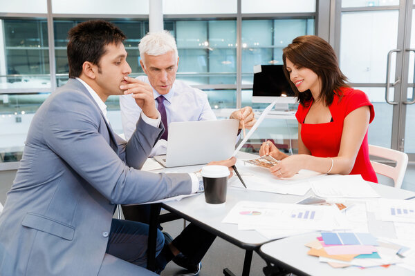 работать как команда
