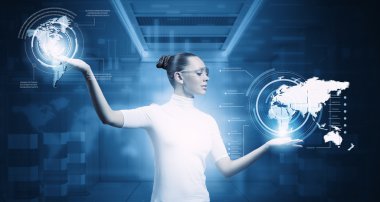 sanal ekran ile çalışan kız