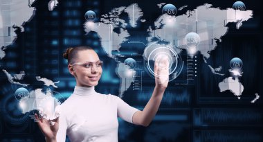 sanal ekran ile çalışan kız