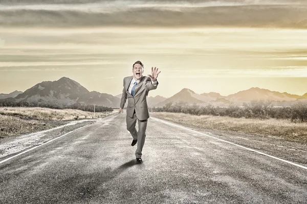 L'uomo corre e raggiunge la mano — Foto Stock