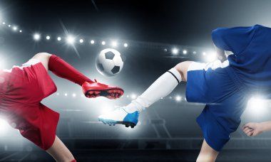 Çocuklar Futbol Stadyumu üzerinde oynamak.