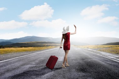 Kırmızılı kadın