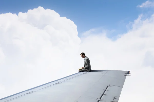 En el ala del avión volador —  Fotos de Stock