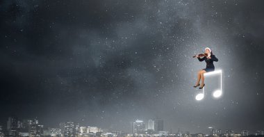 Santa kadın oyun keman