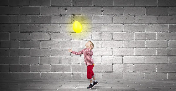 Enfant heureux négligent — Photo