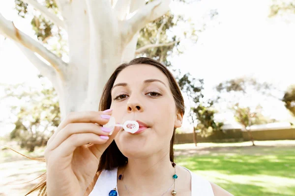 Teenager girl in the park — Stock Photo, Image