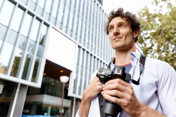 Male tourist in city — Stock Photo, Image