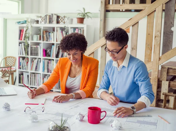 Creatieve team op het werk — Stockfoto