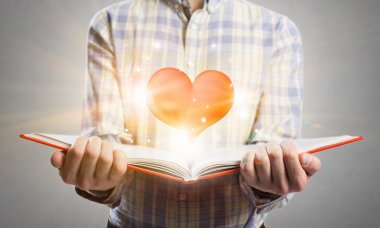 Adam okuma kırmızı kitap