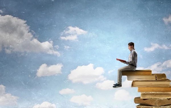 Books let you rise above the rest — Stock Photo, Image