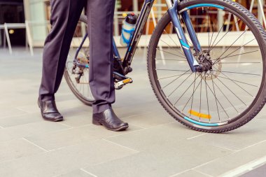 Bisiklet ile başarılı iş adamı