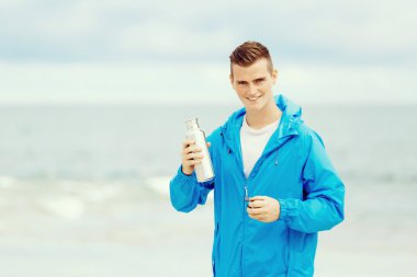 adam bir spor Şişeden içme