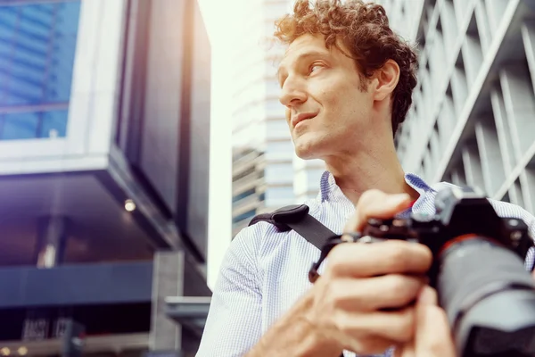 Male photographer taking picture — Stock Photo, Image