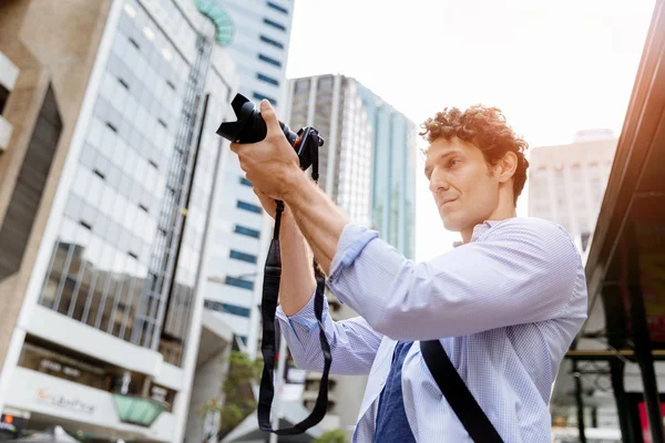 Male photographer taking picture — Stock Photo, Image