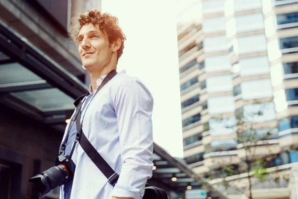 Male tourist in city — Stock Photo, Image