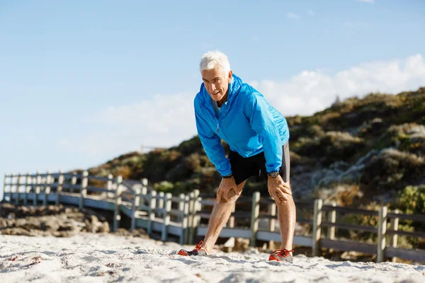 Sportler nach langem Laufen müde — Stockfoto