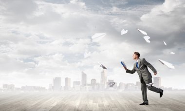 Adam kaçıyor okuma