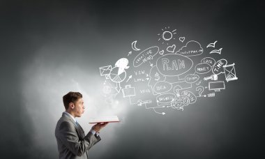 İşadamı ile açık kitap