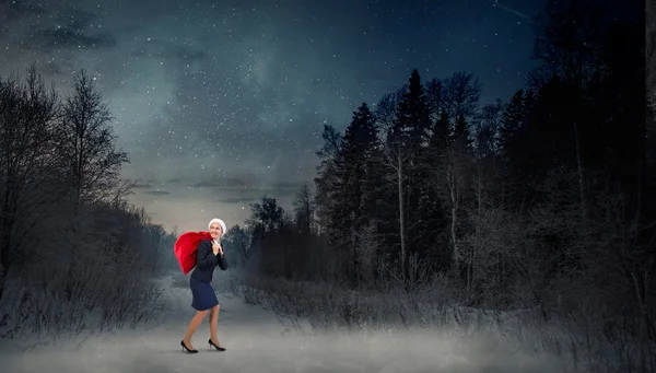 Санта-женщина с мешком — стоковое фото