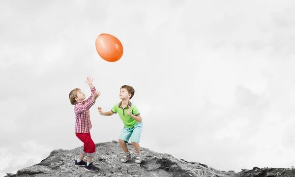 Bambino felice incurante — Foto Stock