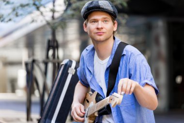 Gitar City ile genç müzisyen