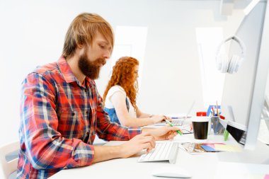 ofis yakışıklı işadamı