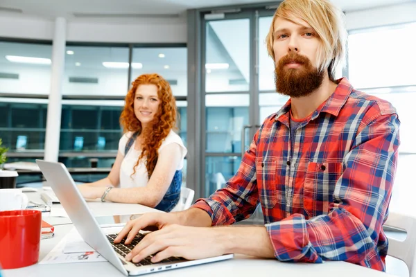 Two co-workers working together — Stock Photo, Image