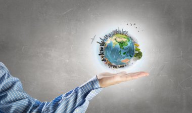 Yeşil dünya gezegenin içinde palmiye