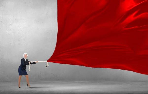 赤い旗を持つサンタ女性 — ストック写真