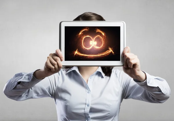 Woman with tablet expressing positivity — Stock Photo, Image