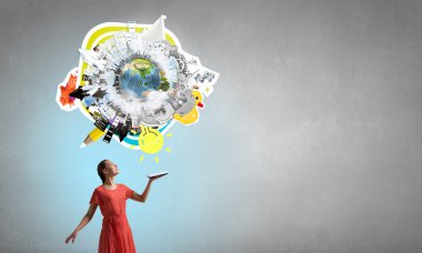 Kız holding açık kitap