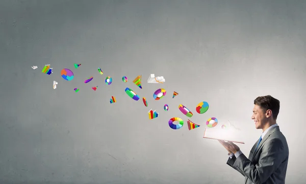 Hombre de negocios con libro — Foto de Stock