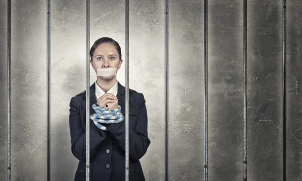 Женщина, заключенная в палату — стоковое фото