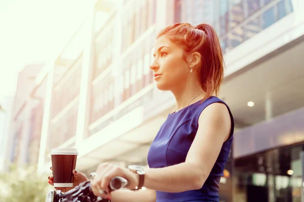 Portrait of happy young female bicyclist — Stock Photo, Image