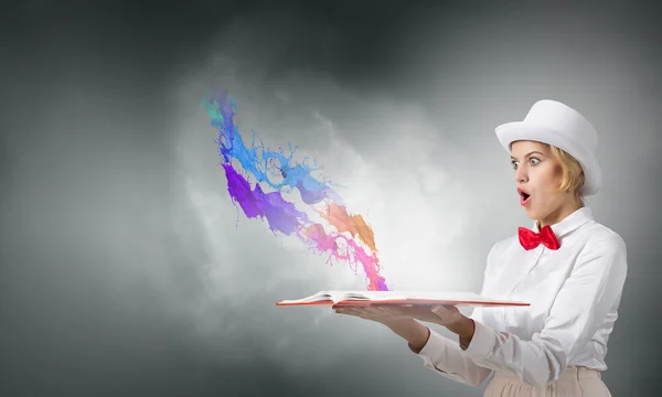 Book that blow up your imagination — Stock Photo, Image