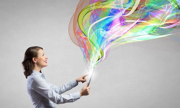 Woman presenting tablet pc — Stock Photo, Image