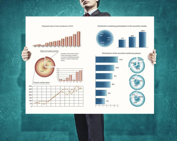 Empresário apresentando dados infográficos — Fotografia de Stock
