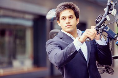 Bisiklet ile başarılı iş adamı